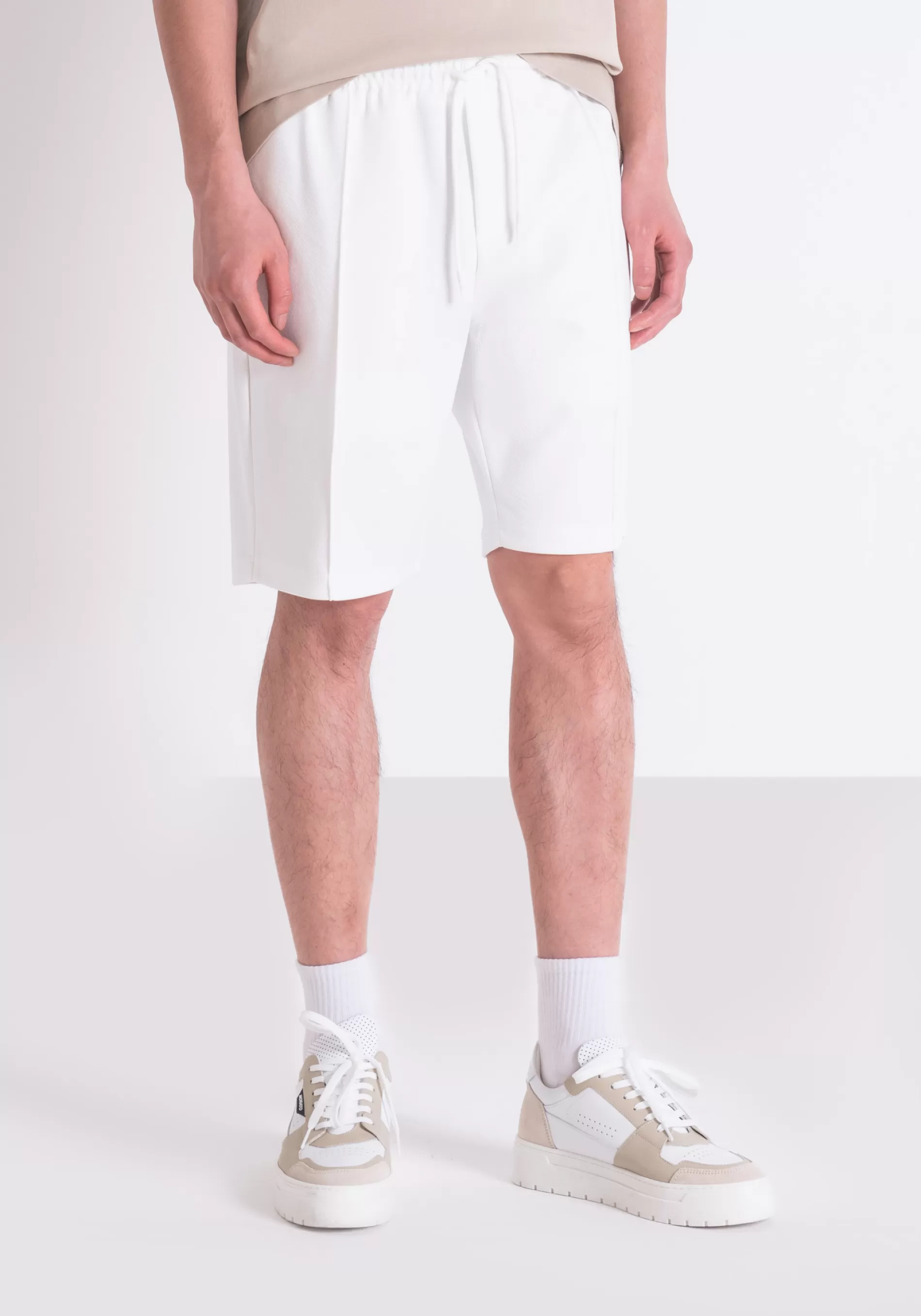 Shop CARROT FIT SHORTS IN ELASTIC TWILL COTTON BLEND WITH LOGO PLAQUE Trousers