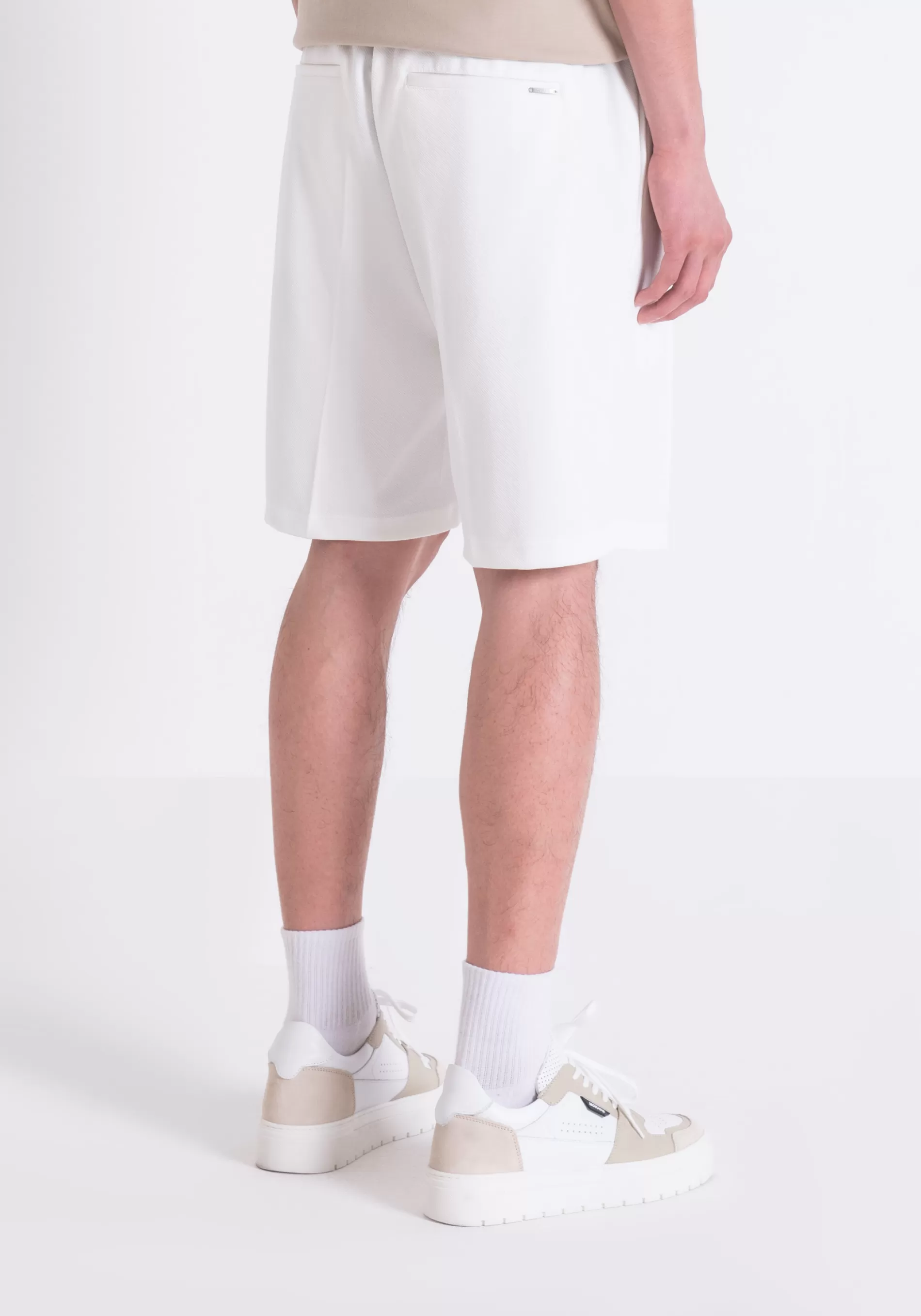 Shop CARROT FIT SHORTS IN ELASTIC TWILL COTTON BLEND WITH LOGO PLAQUE Trousers