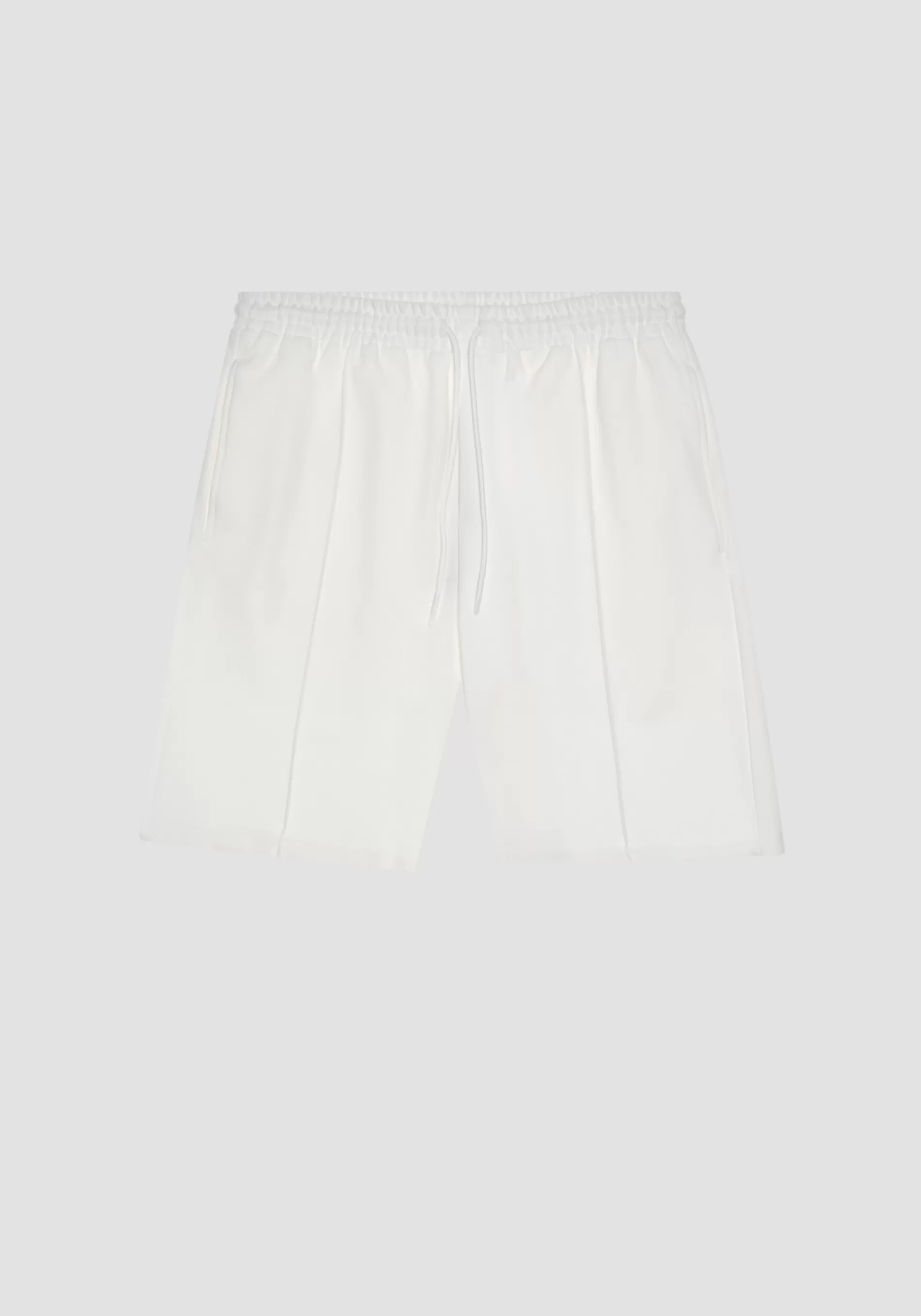 Shop CARROT FIT SHORTS IN ELASTIC TWILL COTTON BLEND WITH LOGO PLAQUE Trousers