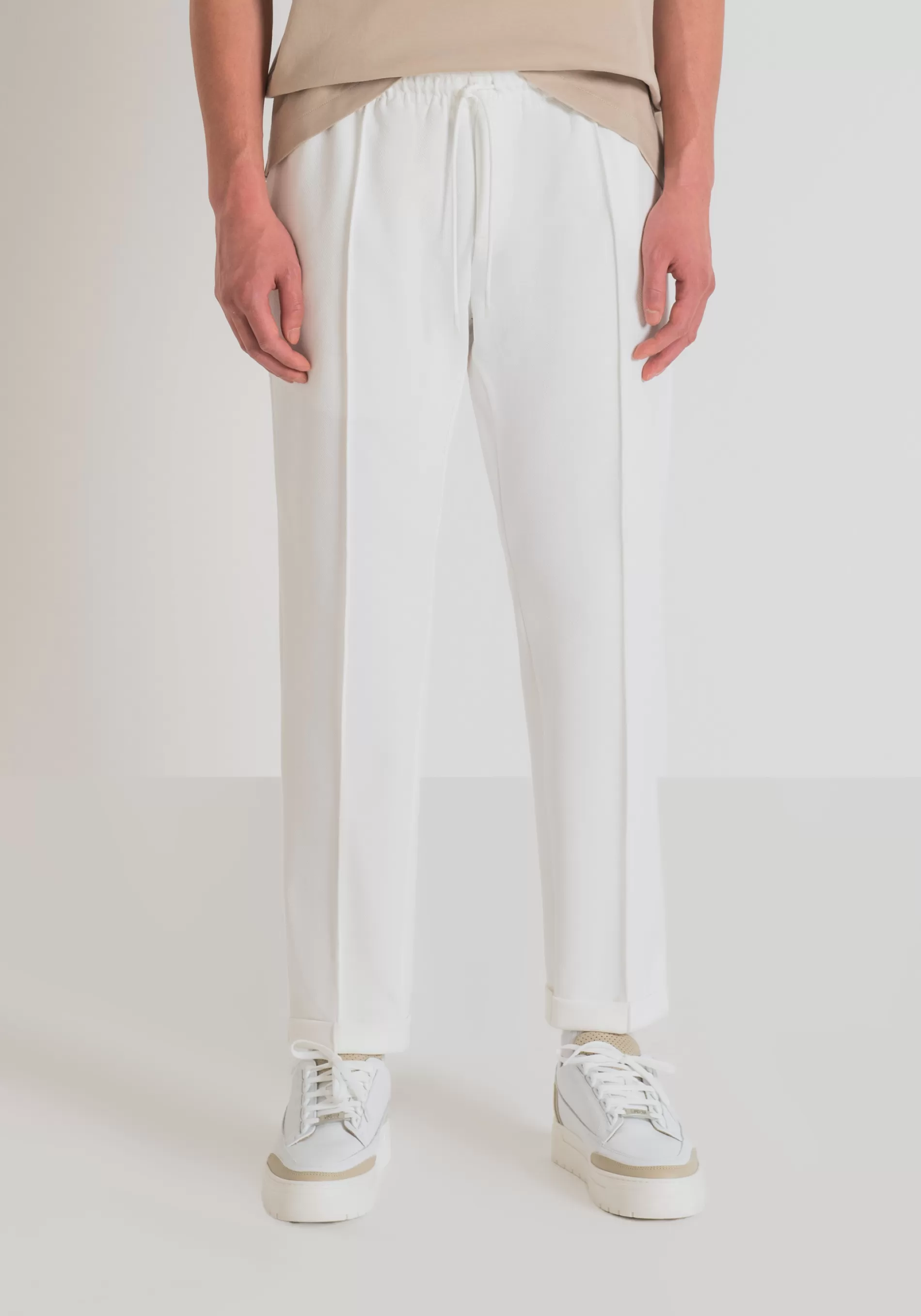 Discount CARROT FIT TROUSERS IN STRETCH COTTON BLEND TWILL WITH LOGO PLAQUE Trousers