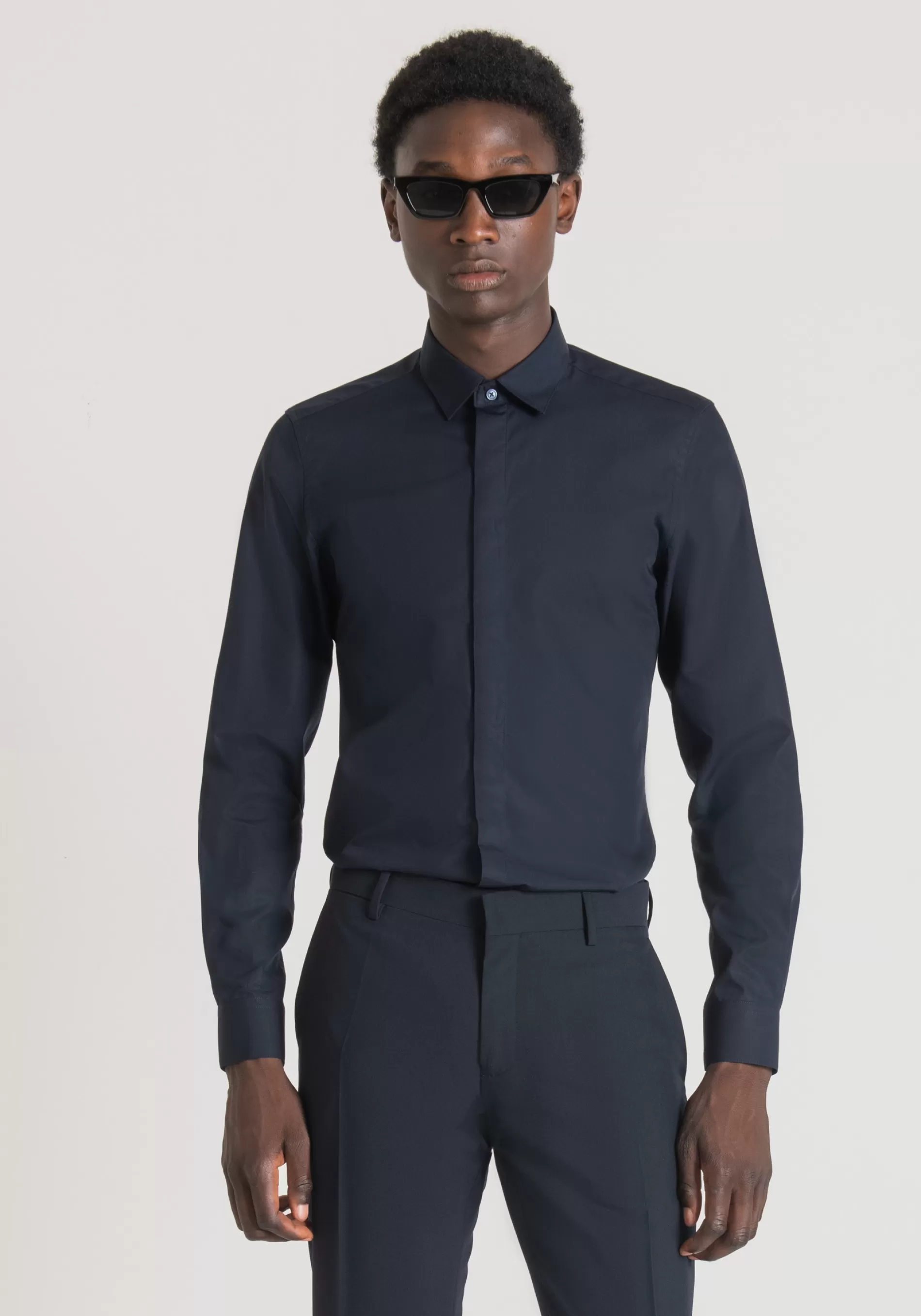Store EASY IRON COTTON SLIM FIT "LONDON" SHIRT WITH HIDDEN BUTTON PLACKET Shirts