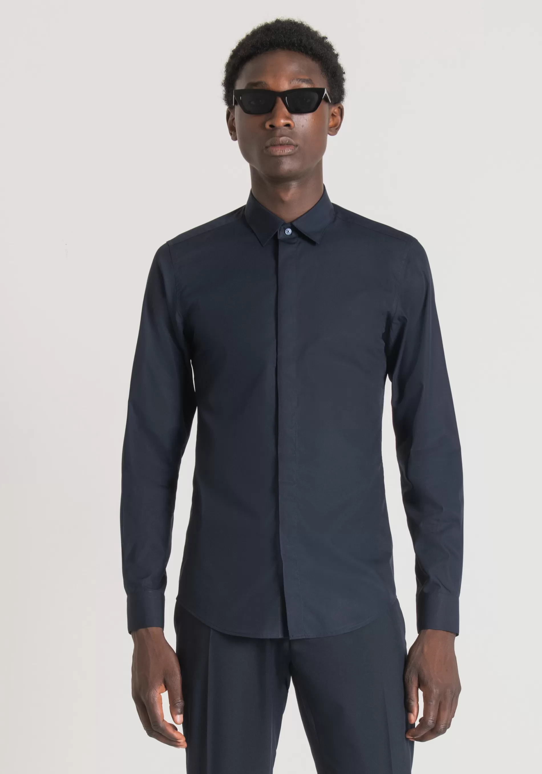 Store EASY IRON COTTON SLIM FIT "LONDON" SHIRT WITH HIDDEN BUTTON PLACKET Shirts