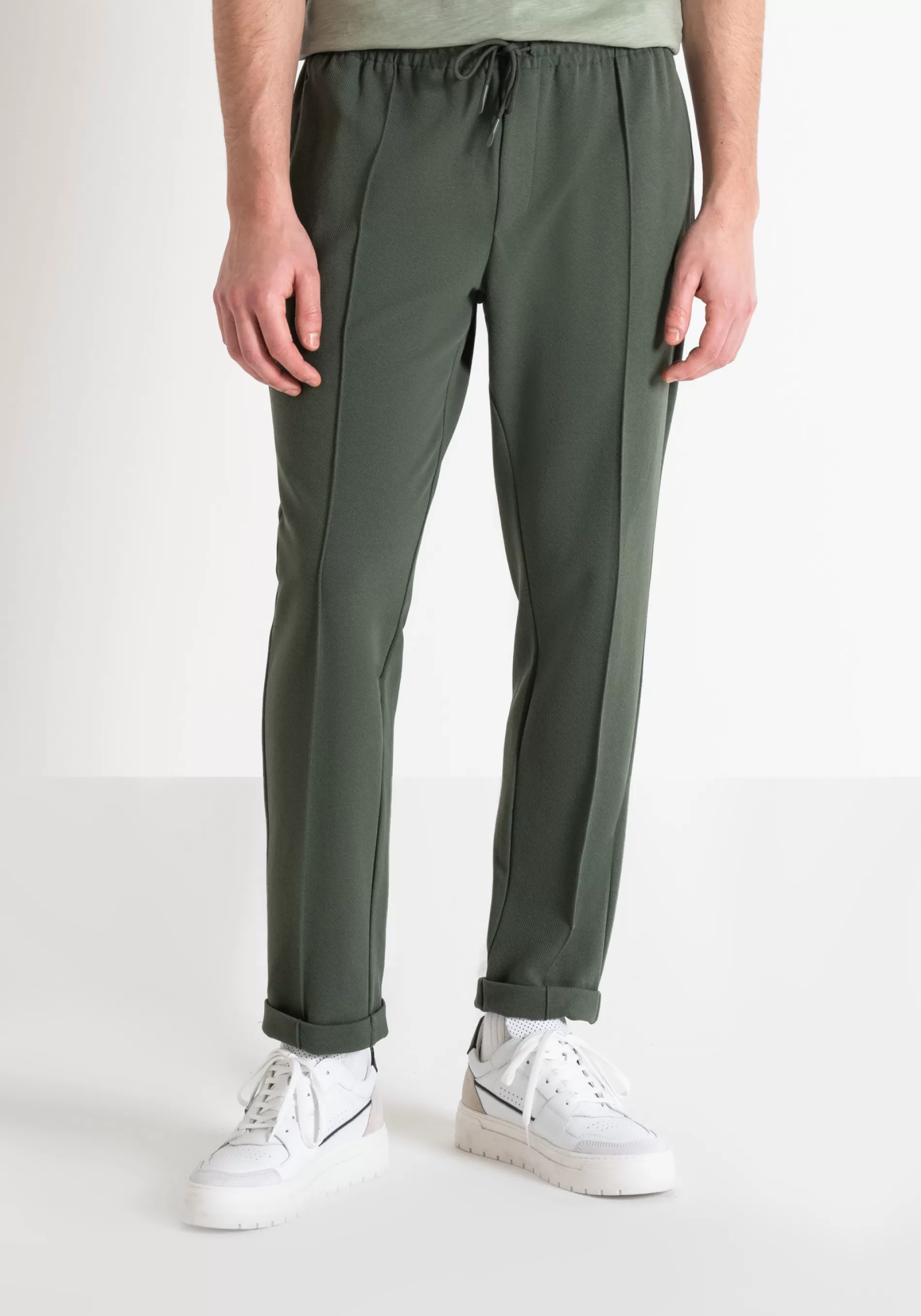 Store PANTALONI CARROT FIT IN TWILL DI COTONE MISTO ELASTICO CON PLACCHETTA LOGATA Trousers