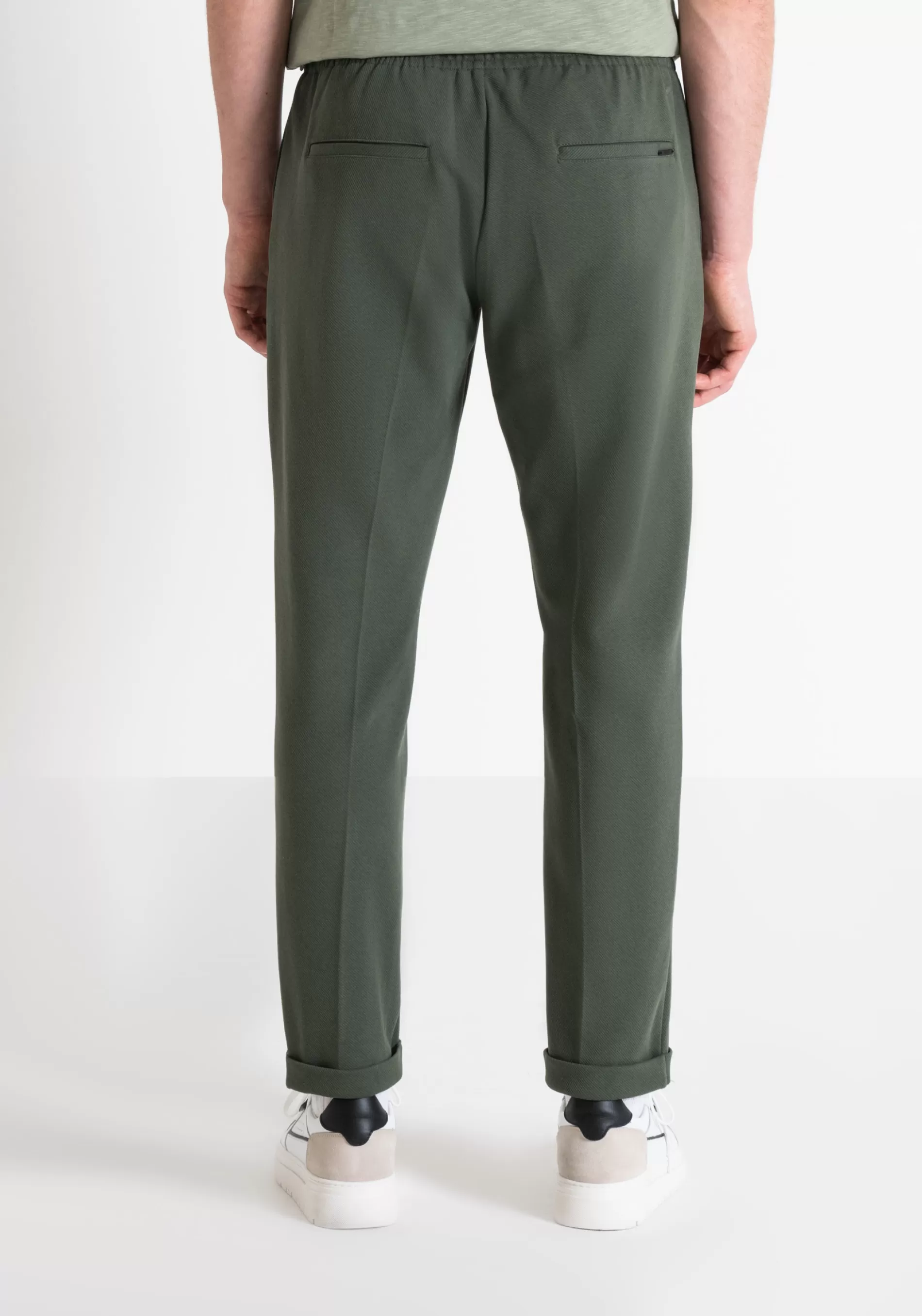 Store PANTALONI CARROT FIT IN TWILL DI COTONE MISTO ELASTICO CON PLACCHETTA LOGATA Trousers