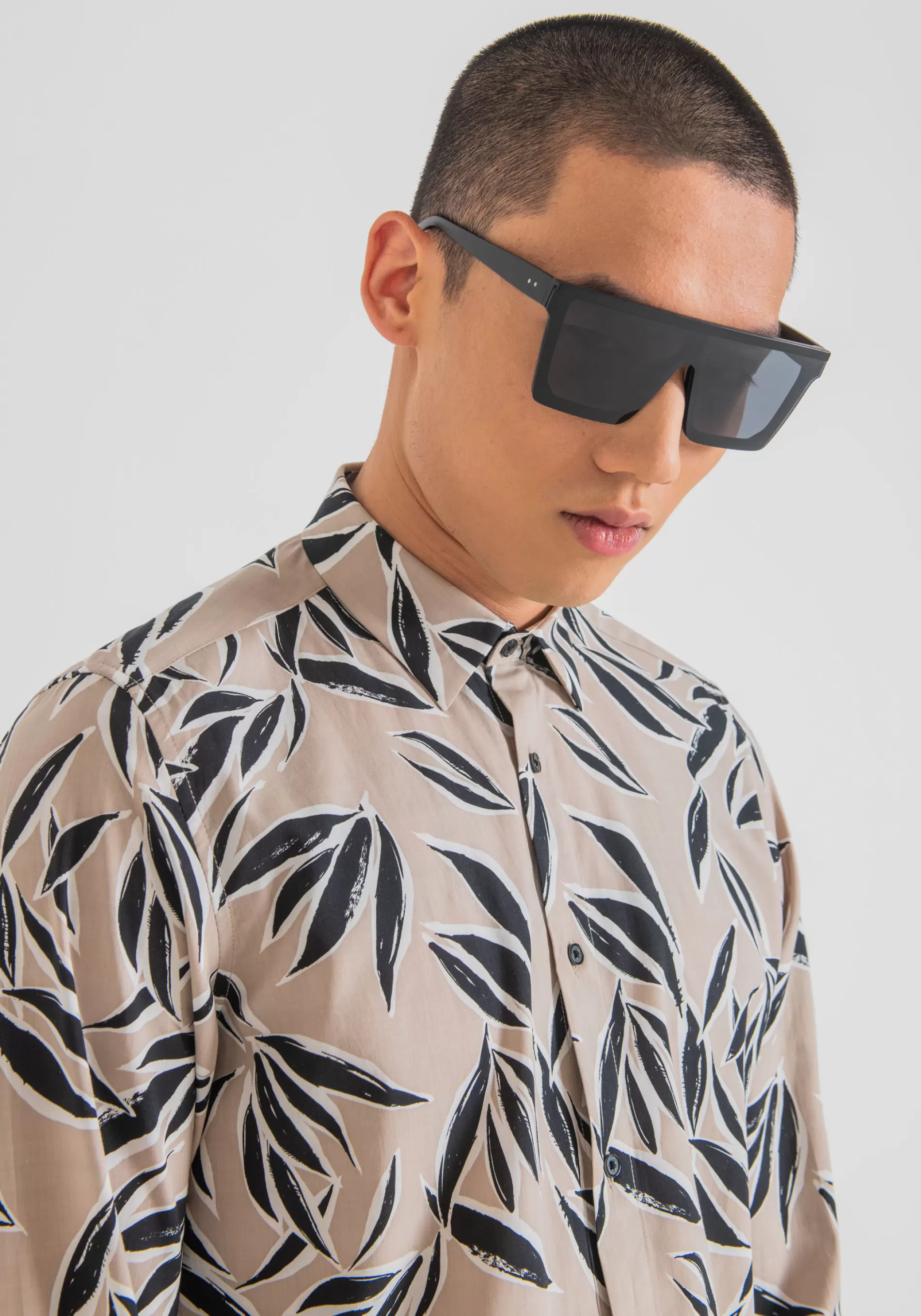 Store "BARCELONA" REGULAR FIT COTTON AND VISCOSE BLEND SHIRT WITH ALL-OVER PATTERN PRINT Shirts