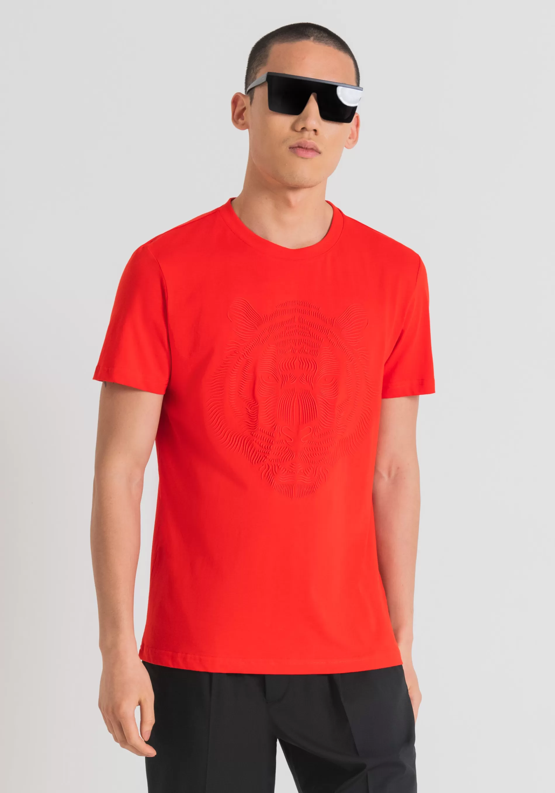 Shop SLIM FIT T-SHIRT IN COTTON JERSEY WITH RUBBERISED TIGER PRINT T-shirts and Polo